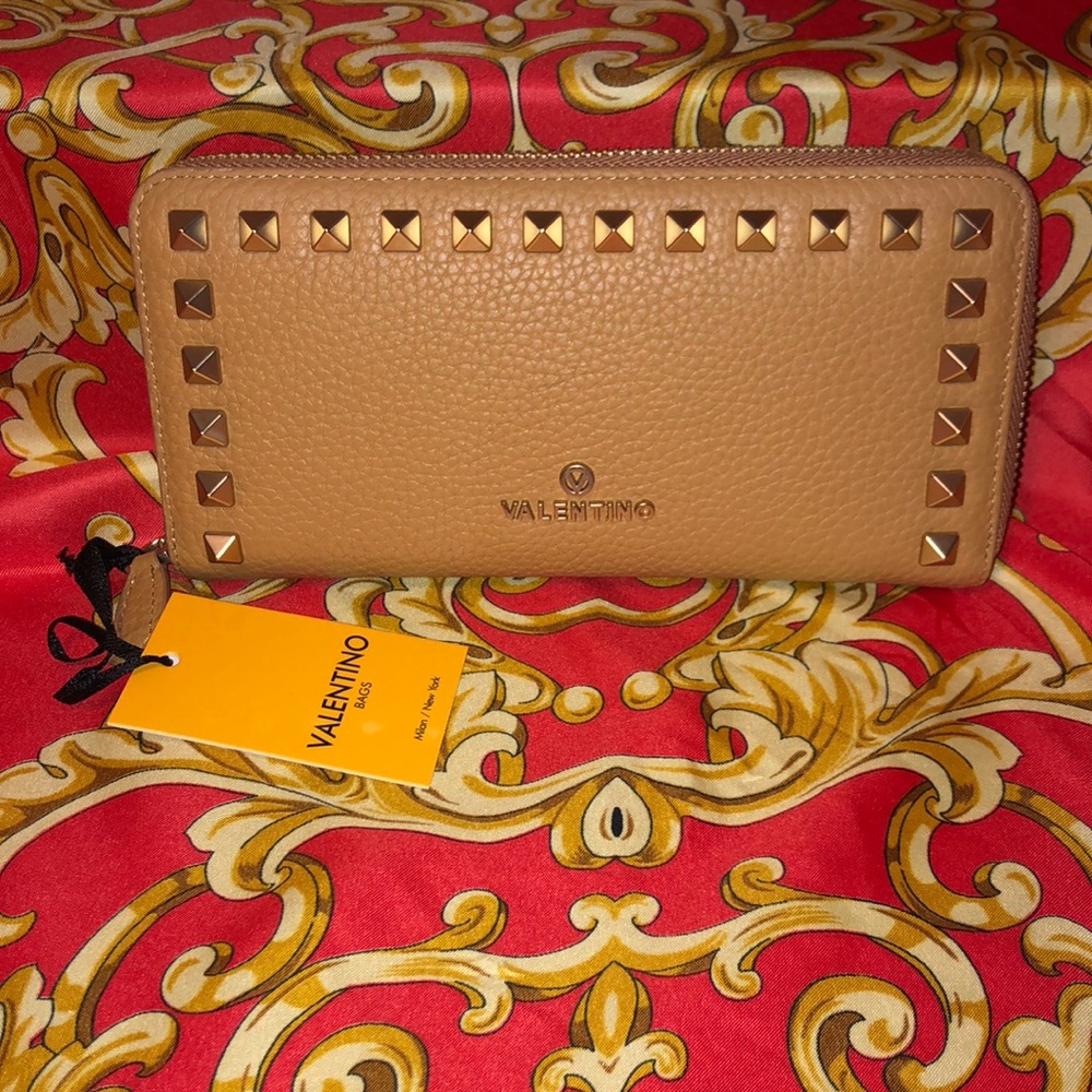 ✨Brand New✨ Tan Leather Valentino Wallet